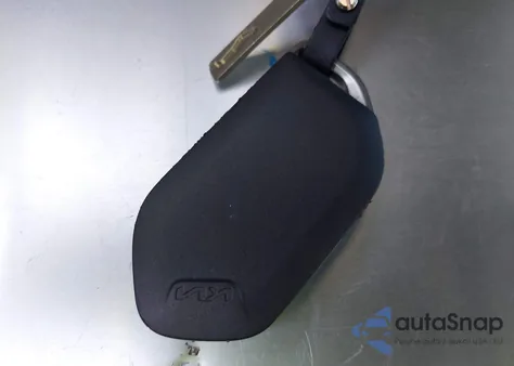 2025 Kia K5 Gt-Line z USA, uszkodzony, nr VIN KNAG64J7XS5352232